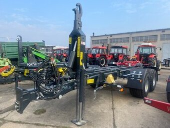 Traktorový nosič kontejnerů PRONAR T 185