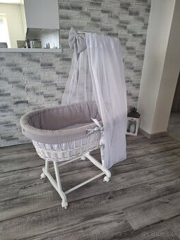 Prútená postieľka