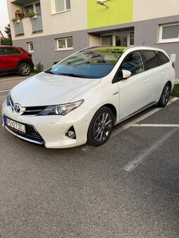 Toyota auris hybrid