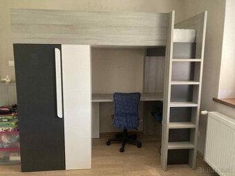 Poschodová posteľ s písacím stolom na spodu