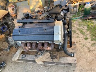 Motor bmw M50B25