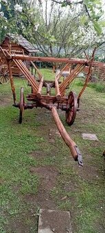 Starý drevený konský voz - rebriňak II