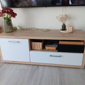 Skrinka pod tv