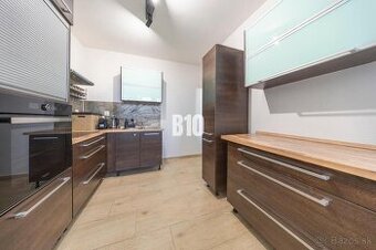 REZERVOVANÉ I Po kompletnej rekonštrukcii – 3-izbový byt blí