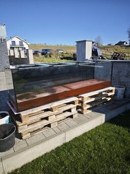 Predám ročne akvárium rozmer 2500x650x700