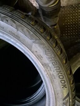Predam zimne pneu 2x 225/45R17 Hankook