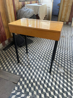 🌟 Predám – Retro stolík so zrkadlom (Retro štýl)