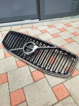 Predná maska Volvo XC60 od r. 2017-, pekná, nepoškodená