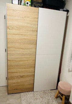 Viacúčelová šatníková skriňa