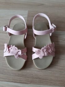 Sandálky veľ. 26, nové