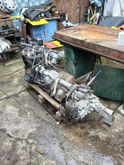 Motor z Mitsubishi l200 s prevodovkou.