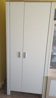 Biela skriňa Berg Cream/dub zlatá