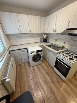 Ponúkame do nájmu 3-izbový byt v Handlovej