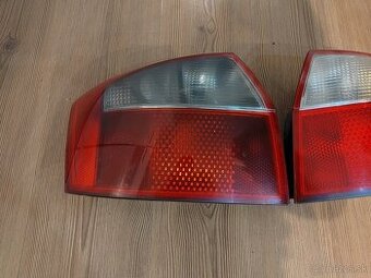Audi A4 B6 sedan zadné svetlá