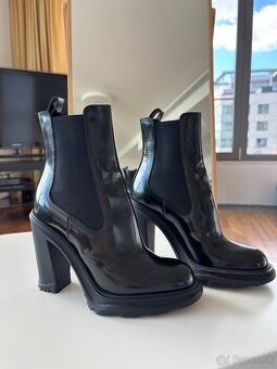 Alexander McQueen Tread Slick Chelsea Boot 'Black'