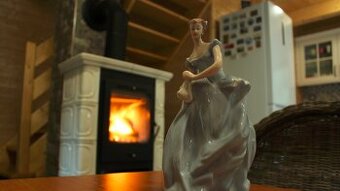 Predám krásnu porcelánovú sošku dámy