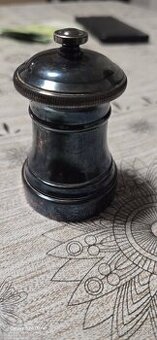 Starožitný mlynček na korenie peugeot