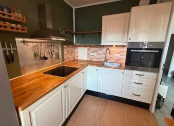 Venkovská kuchyně s vestavěnými spotřebiči,6338