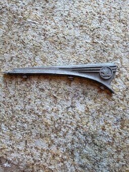 Škoda tudor 1102 predný emblem