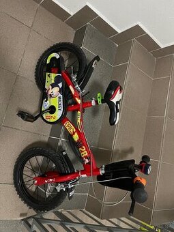 Detský bicykel Mickey Mouse a detská prilba ABUS 2.0
