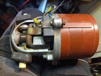 Retro motor vysávača