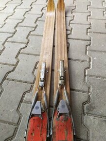 Staré drevené lyže - 1