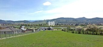 Slnečný pozemok s rozlohou 2035m2 s krásnym výhľadom.