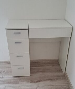 Kozmetický toaletný stolík - 1