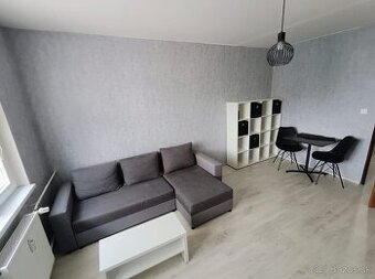 Garsónka, Staničná ul.