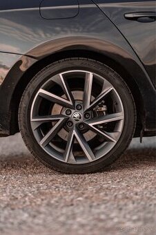 Pirelli P Zero 225/40 R19 93W