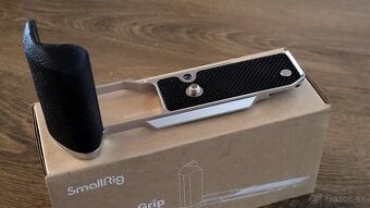 Predám spodný kovový grip SmallRig na Nikon Zf-c - 1
