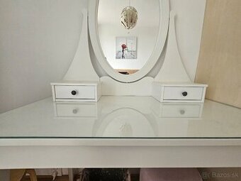 Toaletny stolik so zrkadlom Hemnes Ikea perfektny stav