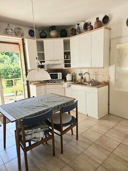 Rodinný dom s krásnym 1200m2 slnečným pozemkom