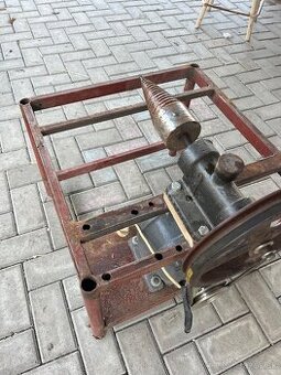 Kužeľová štiepačka