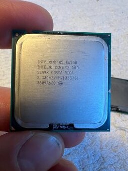 3 ks procesorov Intel pre socket LGA775 + chladiče