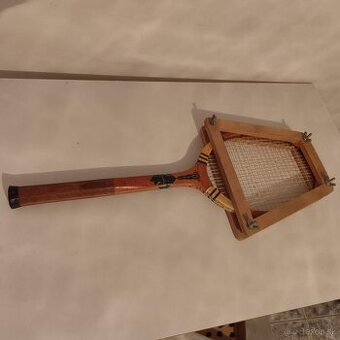 Drevená tenisová raketa do zbierky