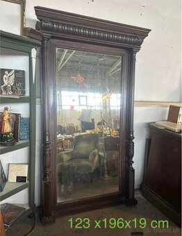 starožitné drevené zrkadlo