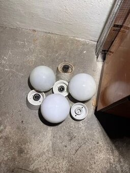 Guľové tienidlá + pätice