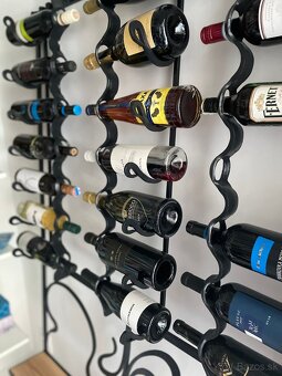 Stylovy regal na vino