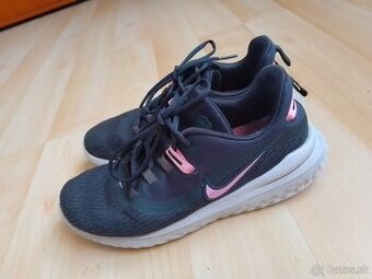 Ľahučké tenisky Nike