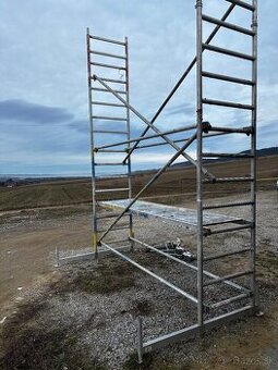 Hliníkové lešenie peri