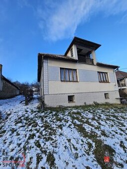 Rodinný dom s veľkým potenciálom v srdci obce Čebovce