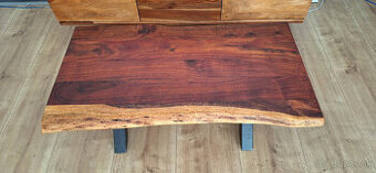 Konferenčný stolík z masívneho dreva