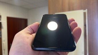 Predám Apple iPhone XR – 64 GB, funkčný, kompletné balenie