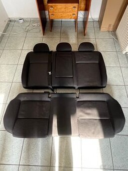 Zadné sedadlá Superb