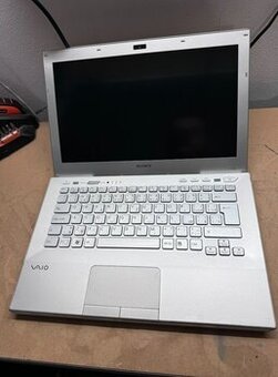 Predám pokazený notebook na náhradné diely zn.Sony Vaio.
