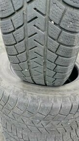 Predám 4 zimné pneumatiky 215/65 R16 98T Michelin