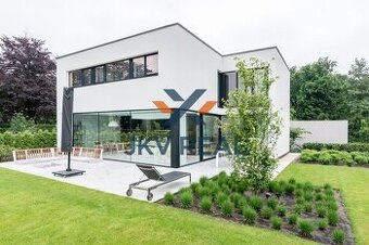 Moderný 5-izbový rodinný dom s inteligentným systémom, krbom