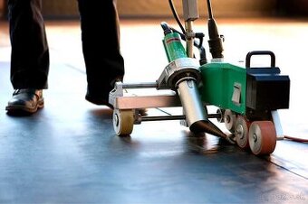 HĽADÁME IZOLATÉROV PLOCHÝCH STRIECH PVC FPO BITUMEN