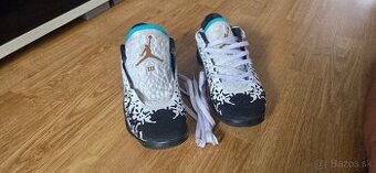 Air Jordan Zion 3 "Black & White" vel. 37,5